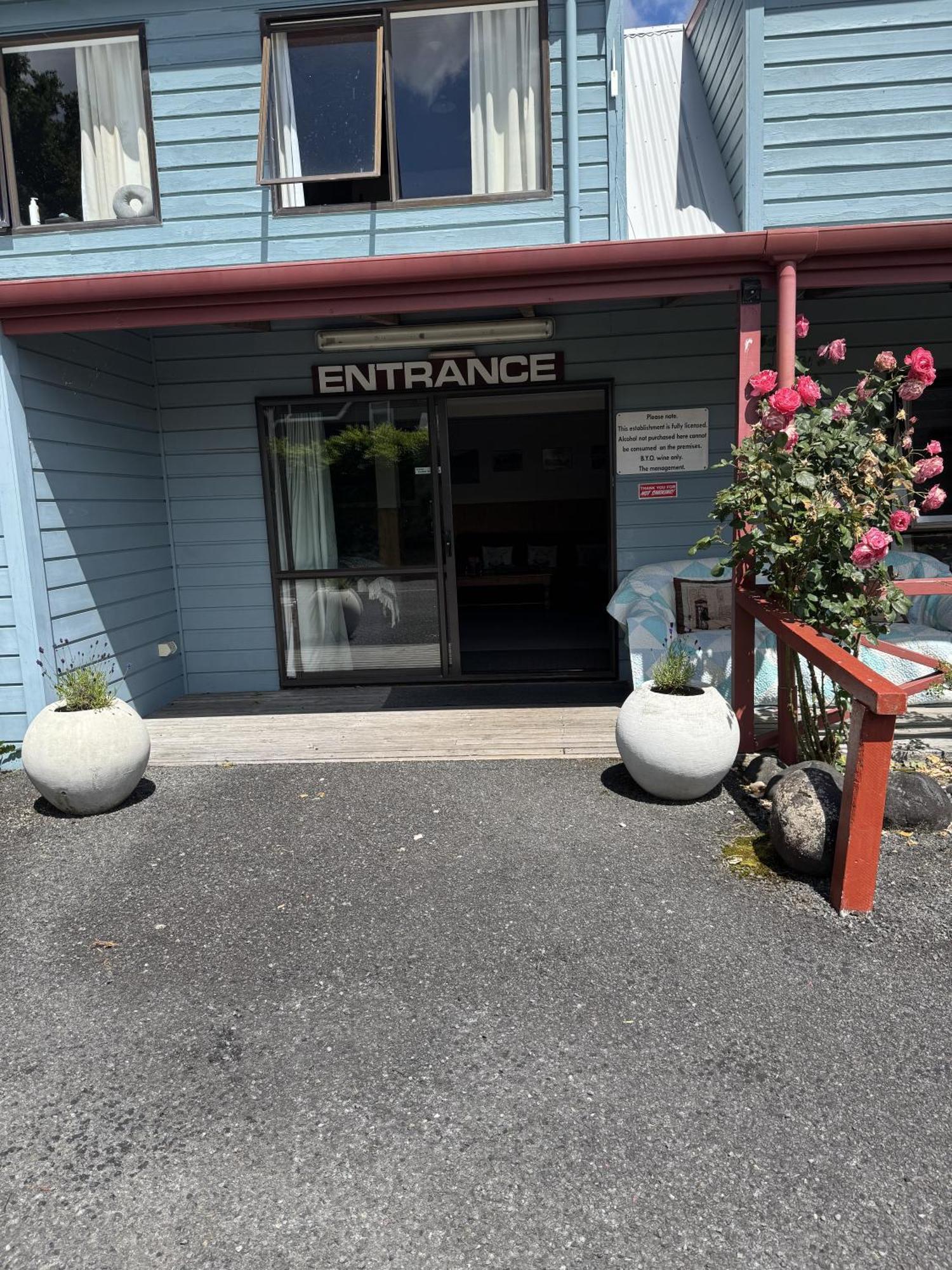 Adventure Lodge And Motels And Tongariro Crossing Track Transport National Park Exterior photo
