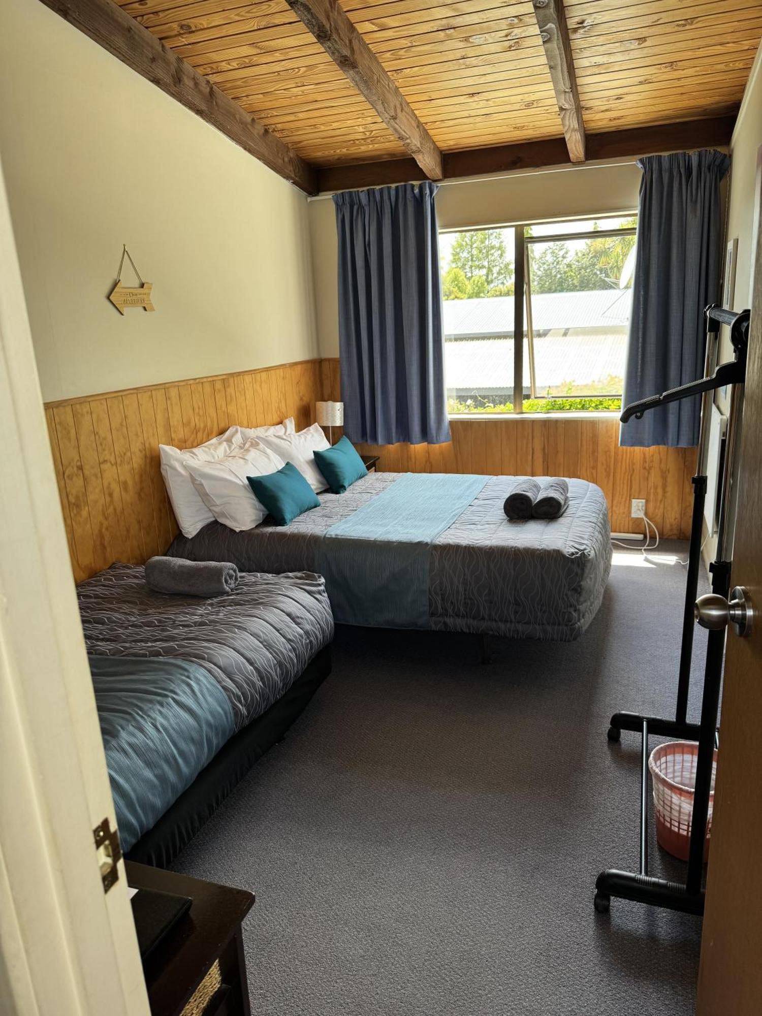 Adventure Lodge And Motels And Tongariro Crossing Track Transport National Park Exterior photo