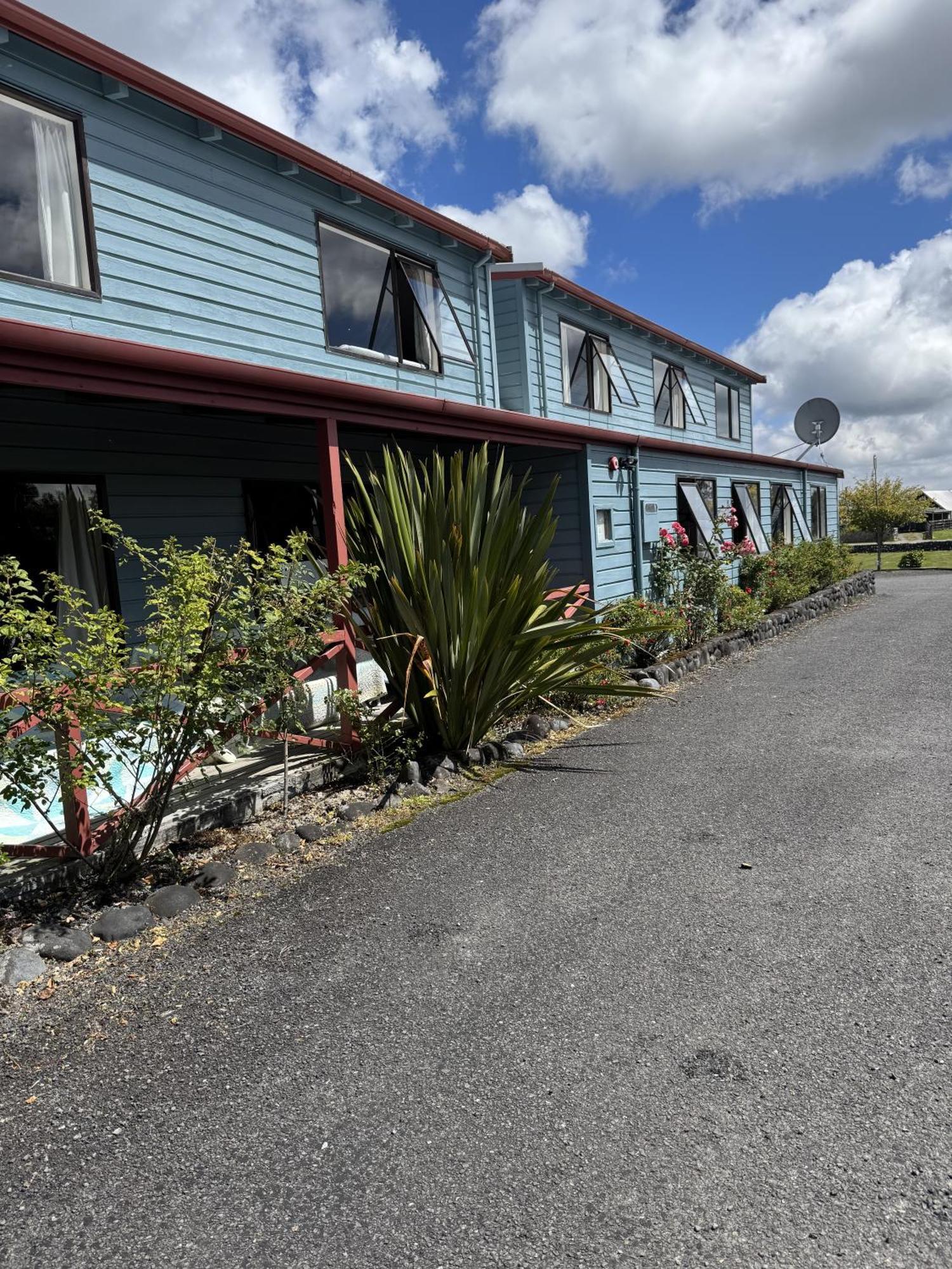 Adventure Lodge And Motels And Tongariro Crossing Track Transport National Park Exterior photo